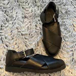 BASS Black Leather Fisherman Style Sandals Size 7.5